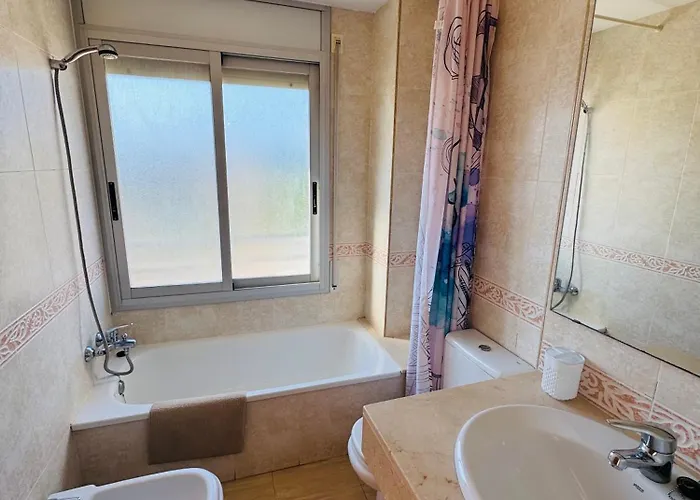 Magnifico Piso Con Piscina Y Terraza Grande Cerca De La Playa 滨海略雷特